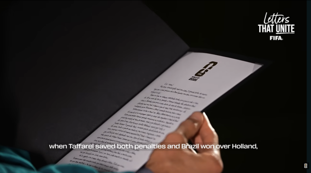 Hamburguense goleiro Alisson na ação "Cartas que Unem", em vídeo feito pela FIFA