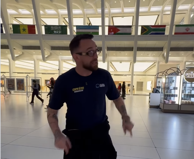 editor-chefe da DuduNews, Matheus Beck, aproveitou a passagem por Nova York durante a cobertura da Copa do Mundo de 2026 para visitar o memorial do 11 de Setembro