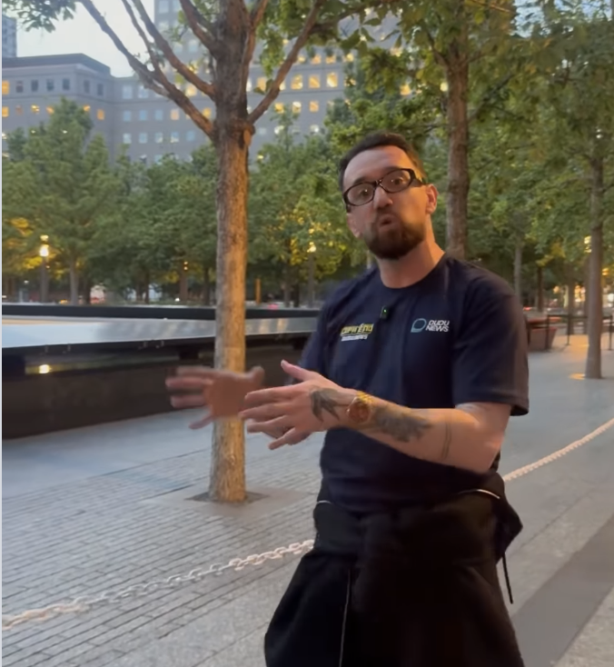 editor-chefe da DuduNews, Matheus Beck, aproveitou a passagem por Nova York durante a cobertura da Copa do Mundo de 2026 para visitar o memorial do 11 de Setembro