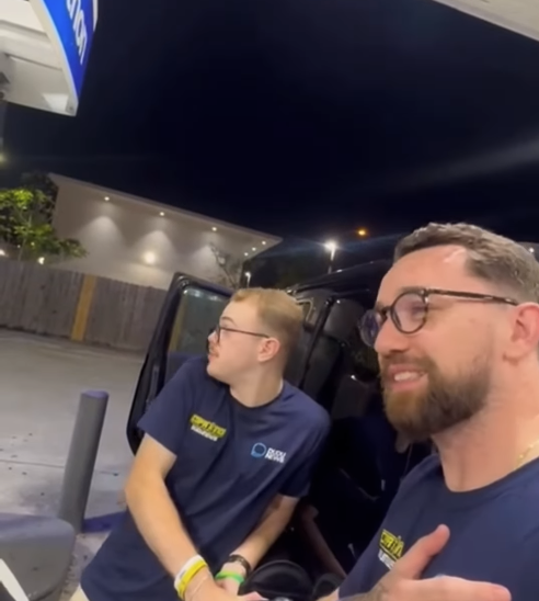 Sem frentista: nos EUA, cada motorista abastece o próprio carro e a equipe da DuduNews sentiu falta da Salvaro