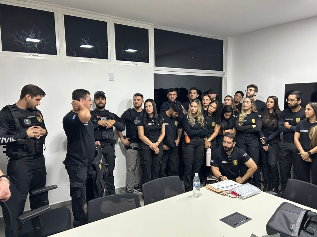 A Polícia Civil do Rio Grande do Sul deflagrou na manhã desta terça-feira (9) a Operação Interface, uma ofensiva interestadual que mira uma organização criminosa especializada na aplicação do chamado golpe do “Falso Executivo”