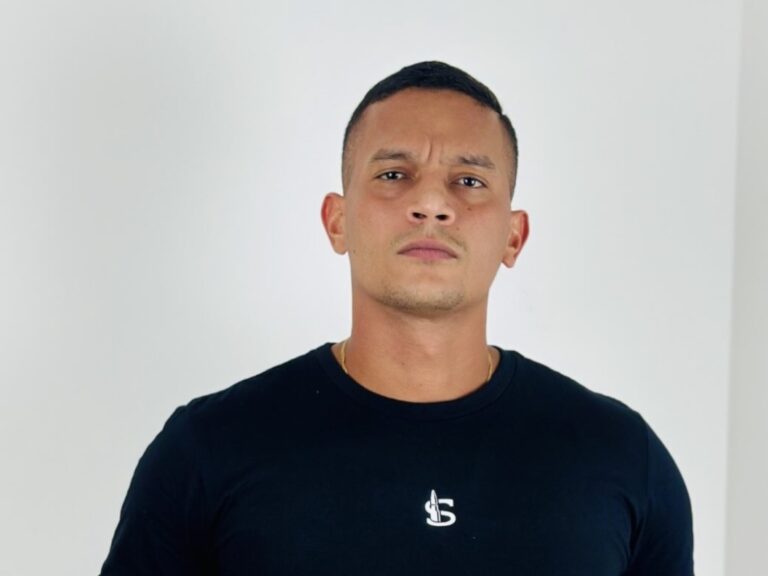 A Justiça do Rio Grande do Sul condenou o influenciador digital Diego Santana Corrêa Oliveira, conhecido nas redes sociais como "Soldado Corrêa", ao pagamento de R$ 200 mil por danos morais ao município de São Leopoldo