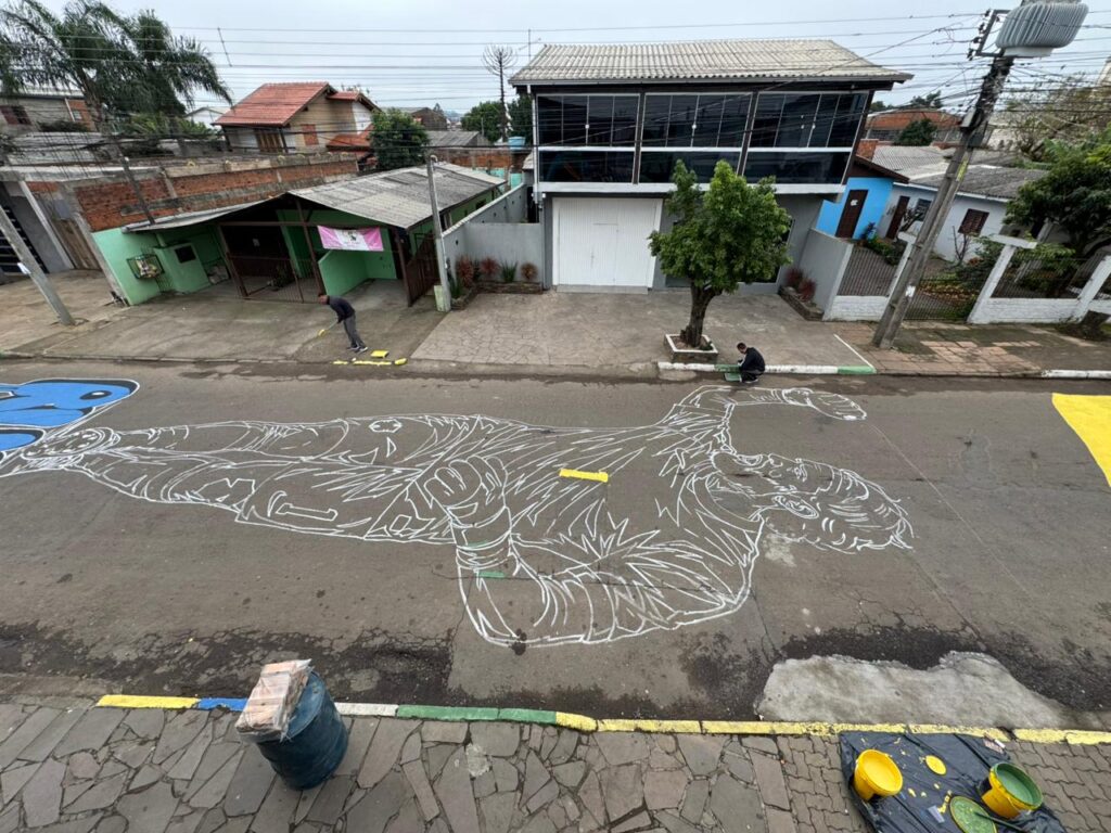 Goleiro Alisson recebe homenagem nas ruas do bairro Santo Afonso
