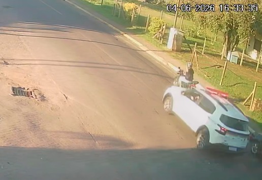 Motoboy de 19 anos atingido por viatura durante abordagem morre em hospital; BM diz que ele não tinha CNH