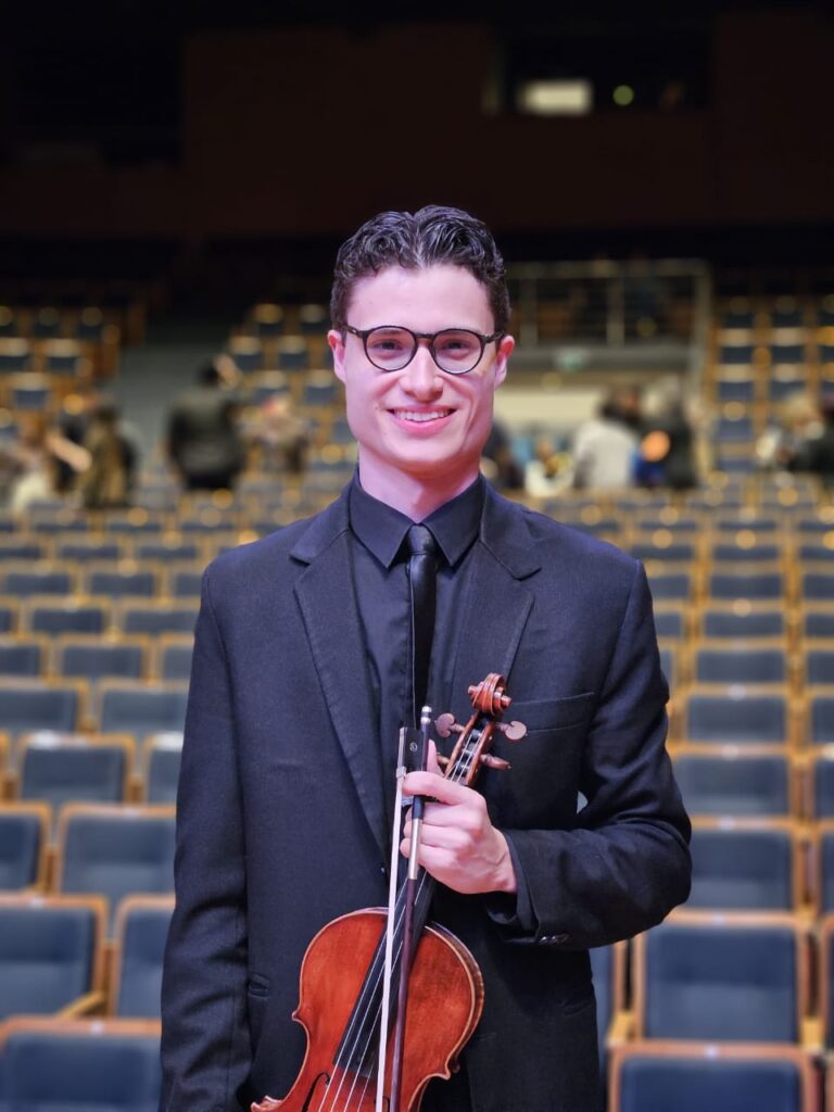 O violinista leopoldense Richard Schuh pode ser o único representante do Brasil a participar do Festival Berlin Opera Academy, na Alemanha.