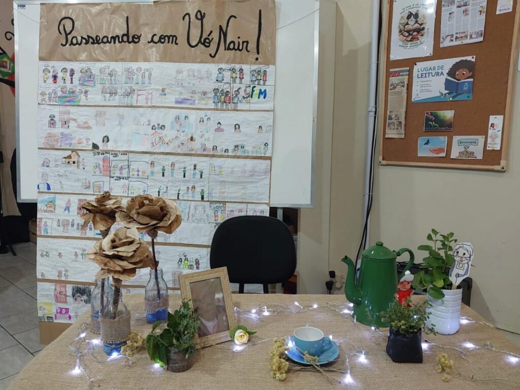 Estudantes organizaram o Chazinho com a Vó Nair e aprenderam também sobre chás Crédito: Adriana Seibert/PMNH
