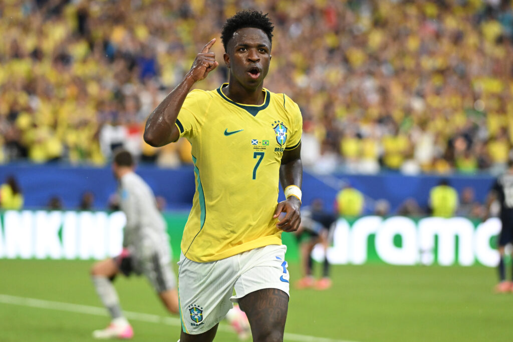 Gol de VINICIUS JUNIOR (7) na partida entre Escocia vs Brasil, valida pela fase de qrupo da Copa do Mundo FIFA 2026, realizada no Hard Rock Stadium, nesta quarta-feira (24). Foto: André Durão