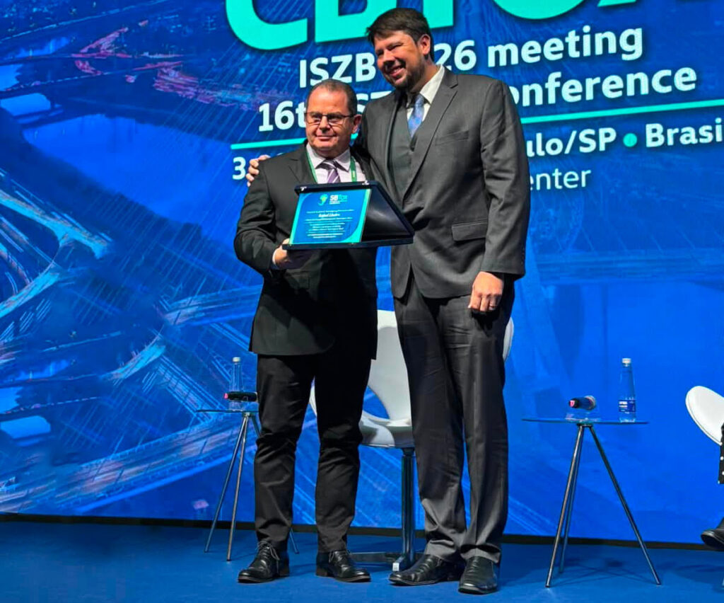Professor Rafael Linden, da Universidade Feevale, foi homenageado com o Prêmio Prof. Samuel Schvartsman para Toxicologistas Sênior