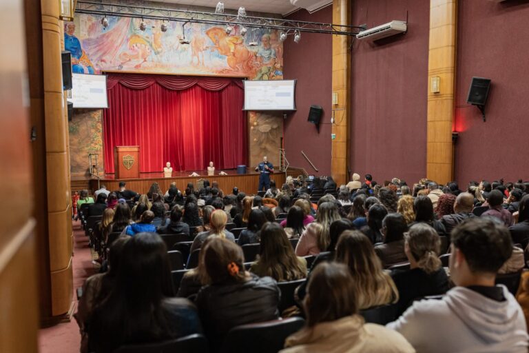 Canoas capacita 500 monitores de inclusão em primeiros socorros; Lei garante atendimento imediato a estudantes em situações de emergência. Foto: Prefeitura de Canoas / Divulgação