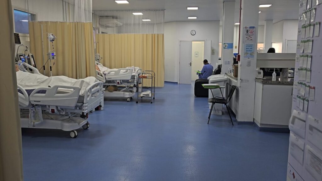 Hospital Centenário opera no limite com UTI adulta 100% lotada: instituição passa a divulgar ocupação dos leitos nas redes sociais