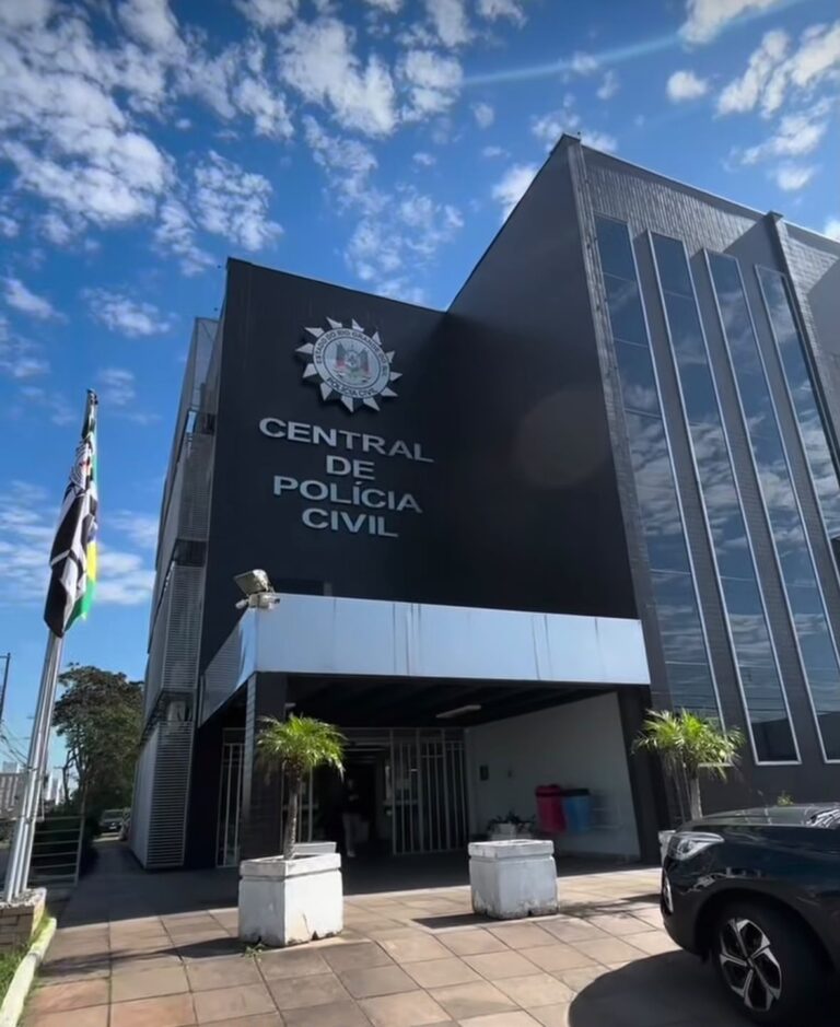 Homofobia e agressões da própria mãe teriam feito adolescente de 15 anos fugir de casa em Canoas; Menina já foi encontrada
