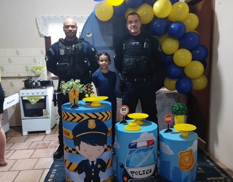 Menina de 9 anos realiza sonho e recebe visita da Guarda Municipal na sua festa de aniversário