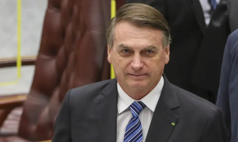 Espingarda registrada no nome de Bolsonaro é apreendida pela Polícia Federal em Cachoeirinha
