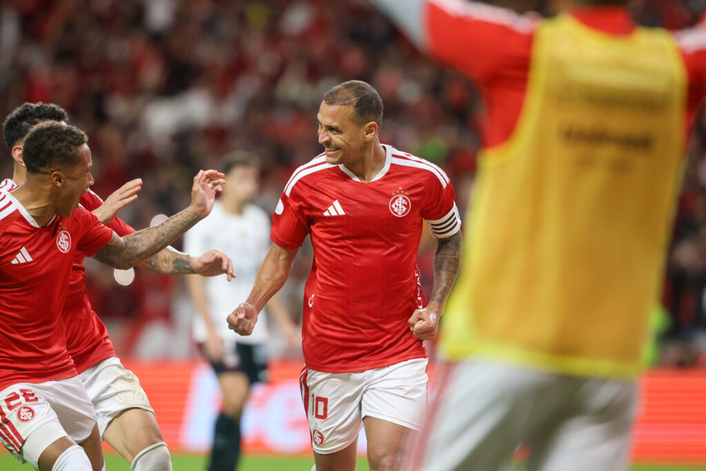 Alan Patrick contra o Corinthians pela Copa do Brasil. Foto: Ricardo Duarte / SC Internacional