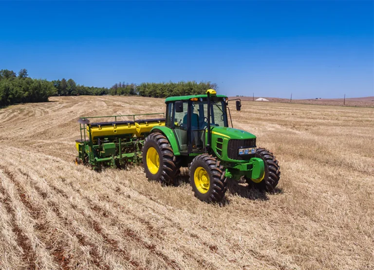 Inter deve trator em dívida de R$ 30 mil com empresário. Foto: Divulgação / John Deere