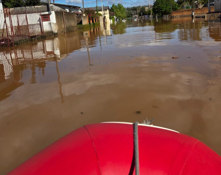 Cheia do Rio Caí. Fotos: Corpo de Bombeiros de Montenegro