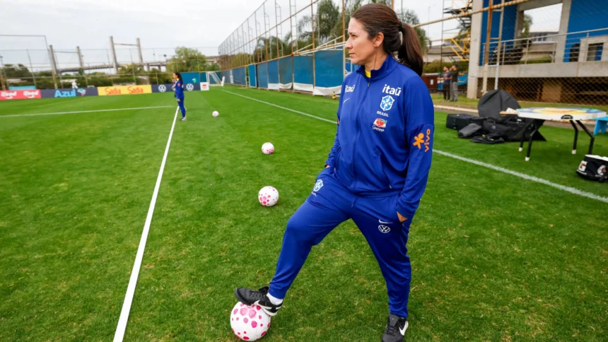 Técnica do Grêmio, Jéssica de Lima celebra retorno à Seleção Brasileira - Luciana Vermell/CBF