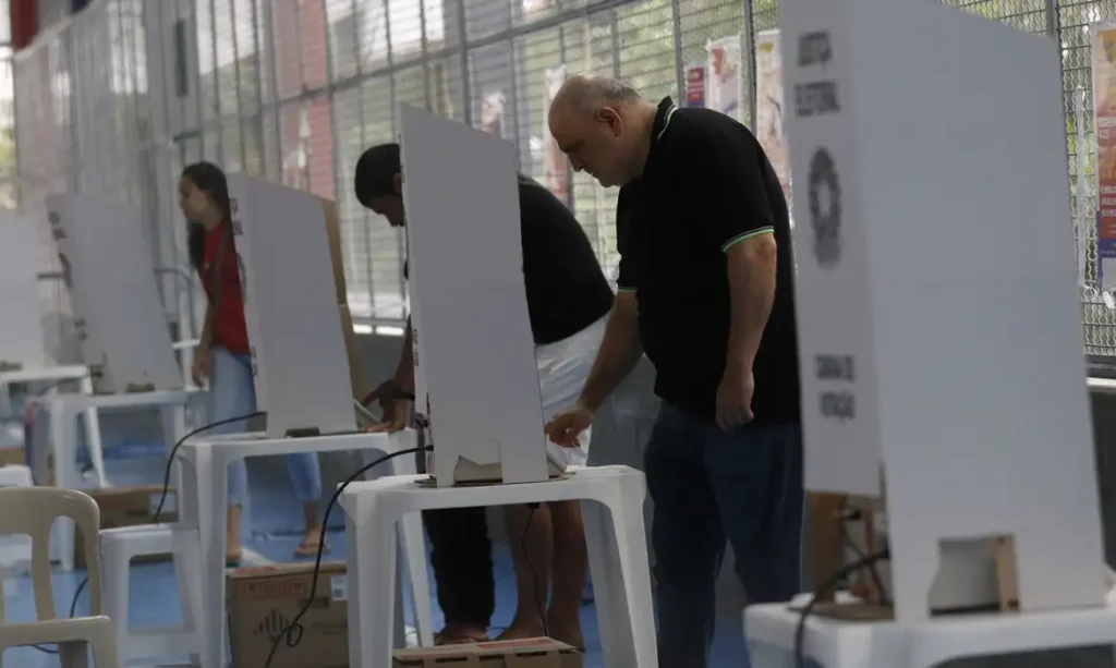 Prioridade; Fila Preferencial; Votação; Eleição; Urna Eletrônica;